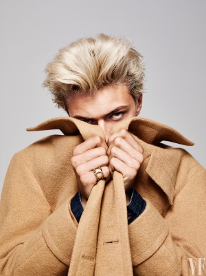 Lucky Blue Smith 2015 Vanity Fair Photo Shoot 005