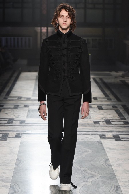 Alexander McQueen 2016 Fall Winter Mens Collection 024