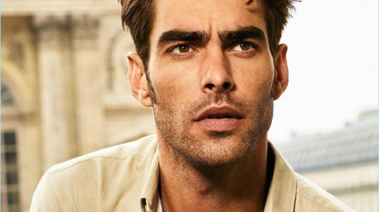 Jon Kortajarena wears Messika's Move Titanium Anthracite and Natural pendants with a Move Titanium Anthracite ring.