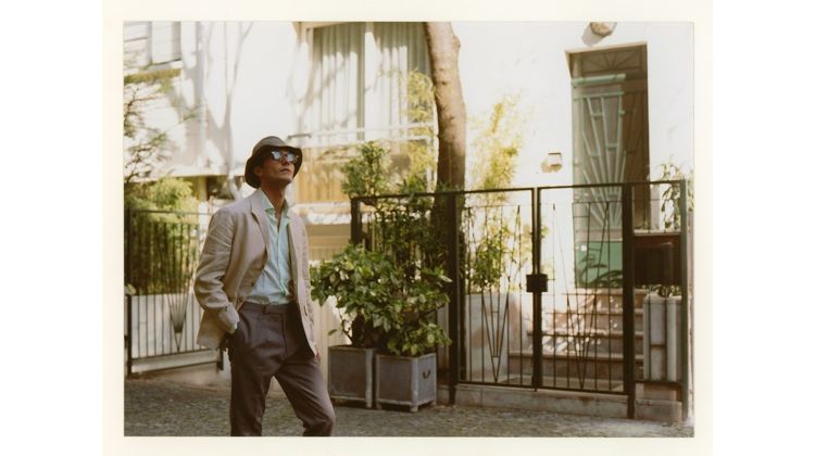 Starring in BEIGE's spring-summer 2018 lookbook, Dylan Ézékiel Nelson wears Julius Tart glasses and a Lock & Co. bucket hat. The Rock Men model also sports a Justo Gimeno jacket, G. Inglese shirt, and Camoshita pants.