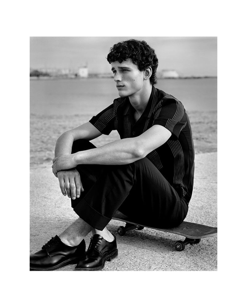 Sitting on a skateboard, Simon Nessman appears in Sandro's spring-summer 2019 campaign.