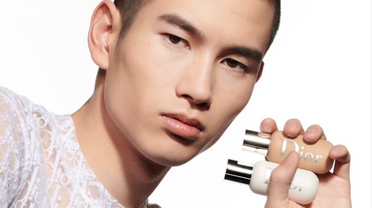 Kohei Takabatake wears Dior Backstage Face & Body Primer.