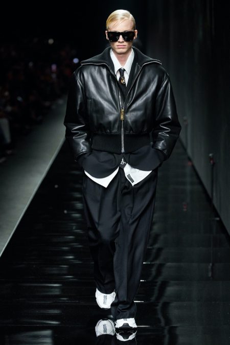 Versace Fall Winter 2020 Mens Collection Runway 002