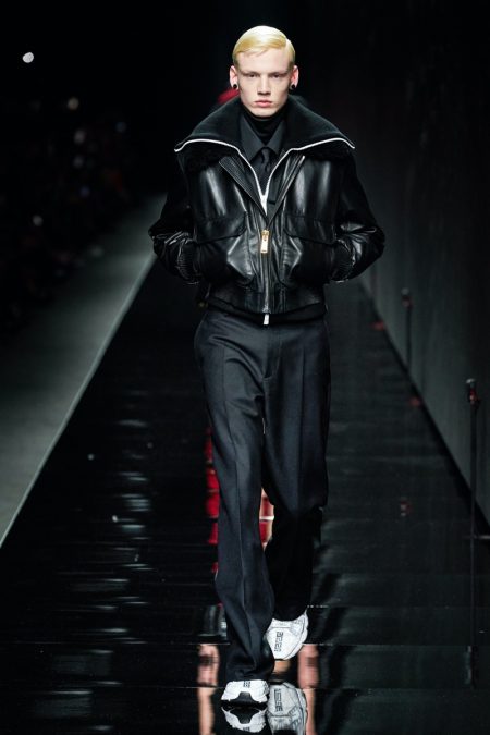 Versace Fall Winter 2020 Mens Collection Runway 004