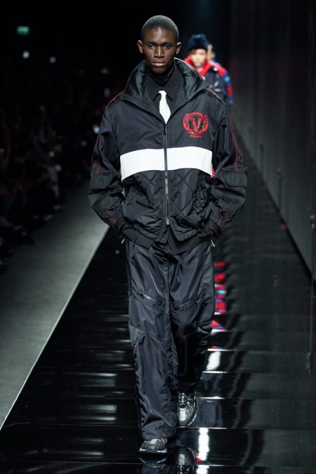 Versace Fall Winter 2020 Mens Collection Runway 007