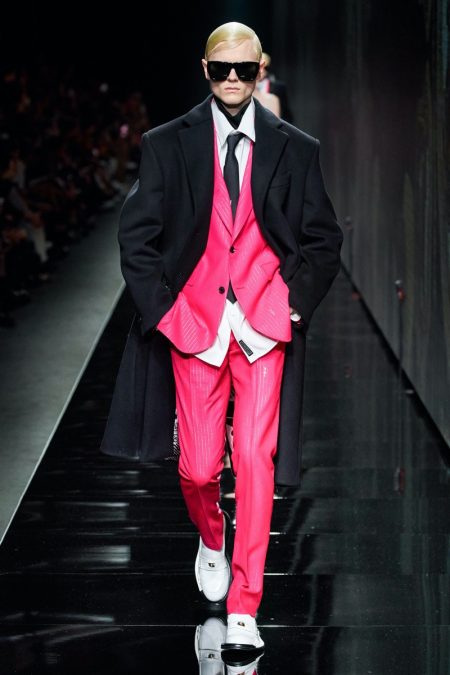 Versace Fall Winter 2020 Mens Collection Runway 029