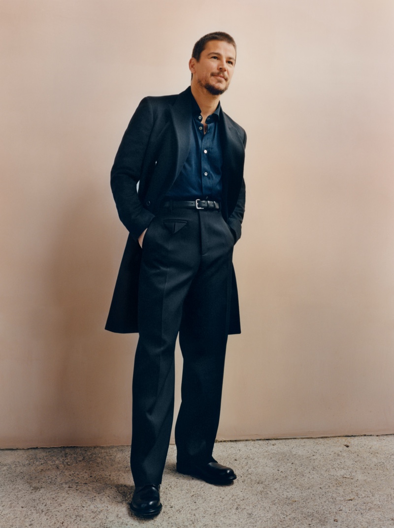 Front and center, Josh Hartnett dons a Paul Smith coat, Tom Ford shirt, Bottega Veneta trousers, and Mr P. shoes for Mr Porter.