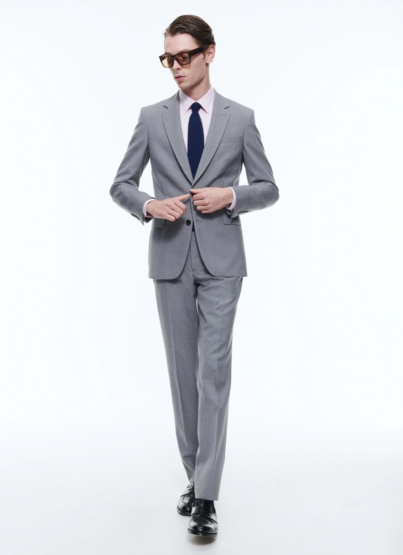 Freshen up your spring wardrobe with a light grey suit and a pastel shirt.