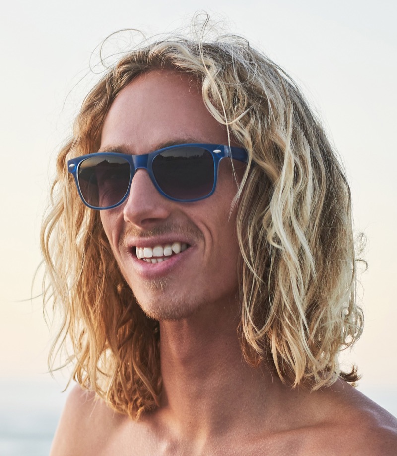 beach waves hairstyle men blonde