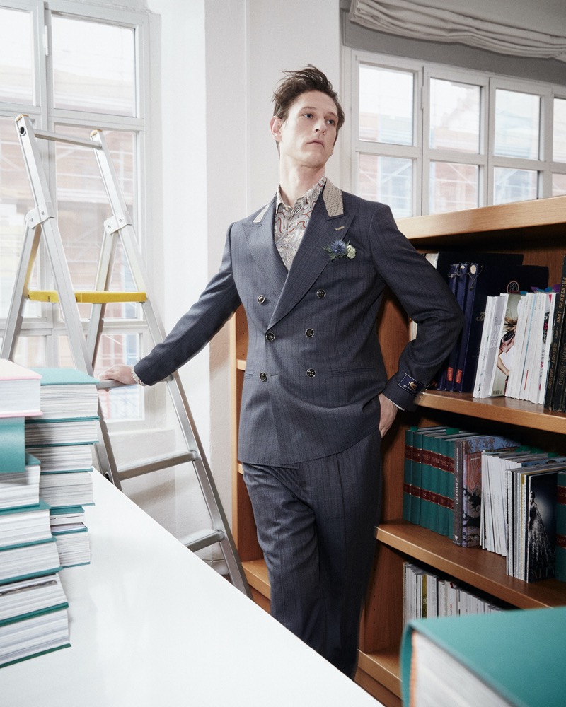 Model Rogier Bosschaart wears a sharp, double-breasted suit from the Etro Tradition collection.