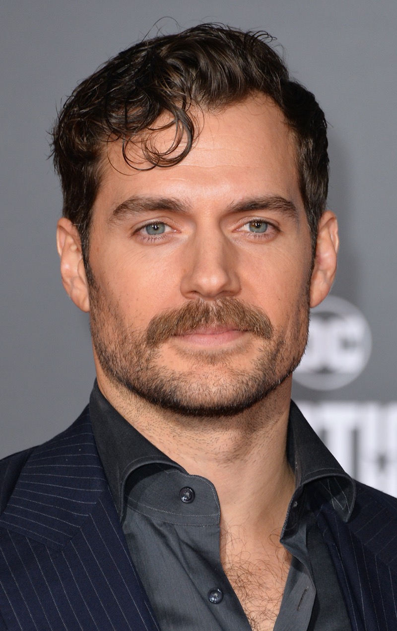 Henry Cavill side part fringe haircut heart shaped face